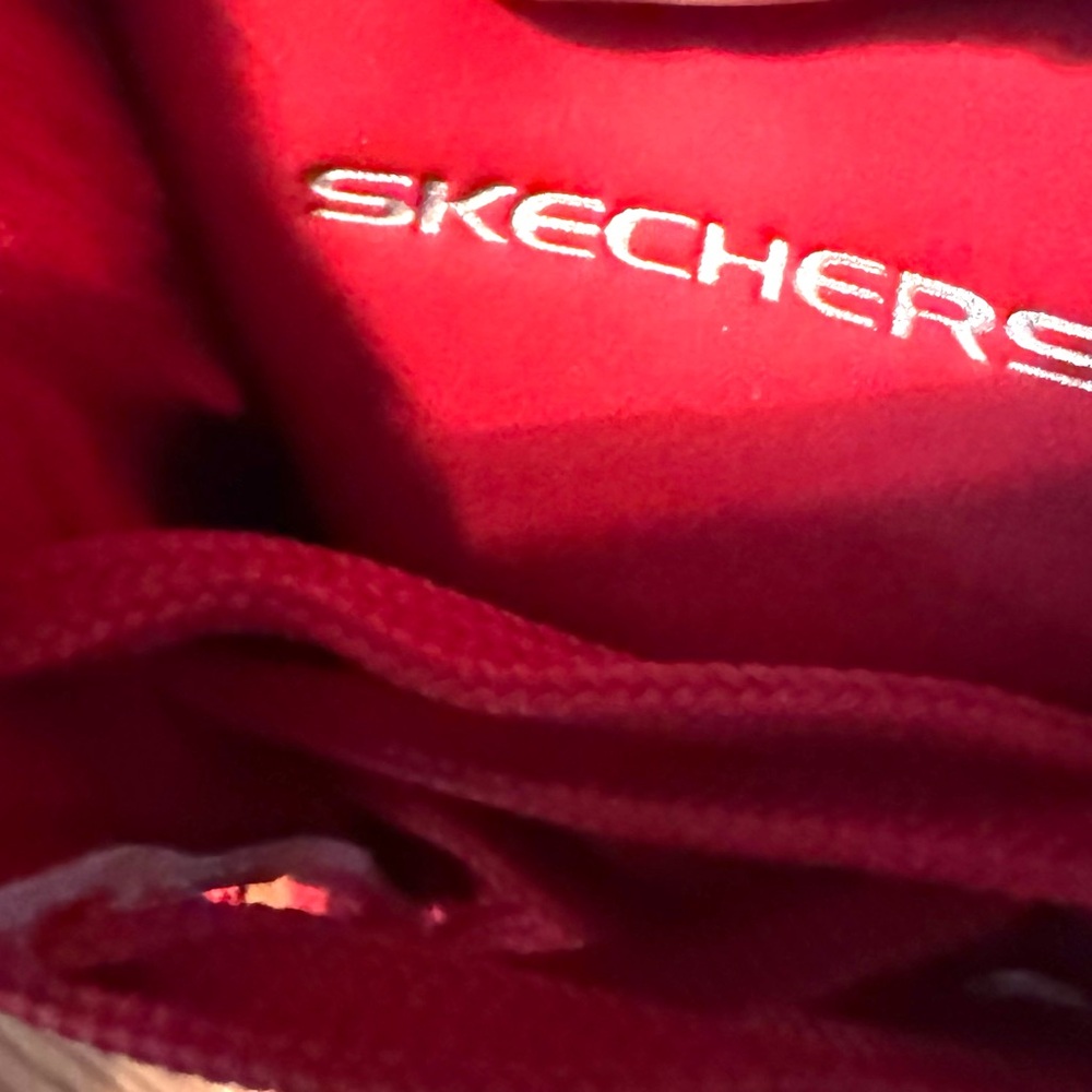 Like NEW: Skechers Women's Red Bootie Sneakers, size 9 (fits 8 too) - Picture 2 of 9